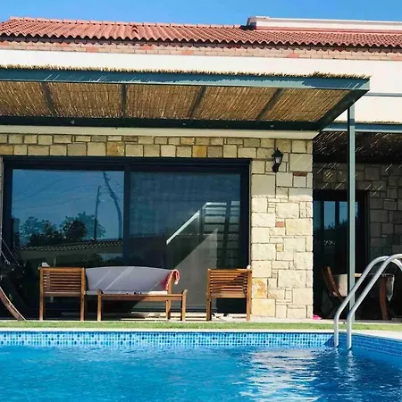 Villa Sakin Sehrin 'Yasam Kralligi' Muestakil Havuz Villa Kuscular